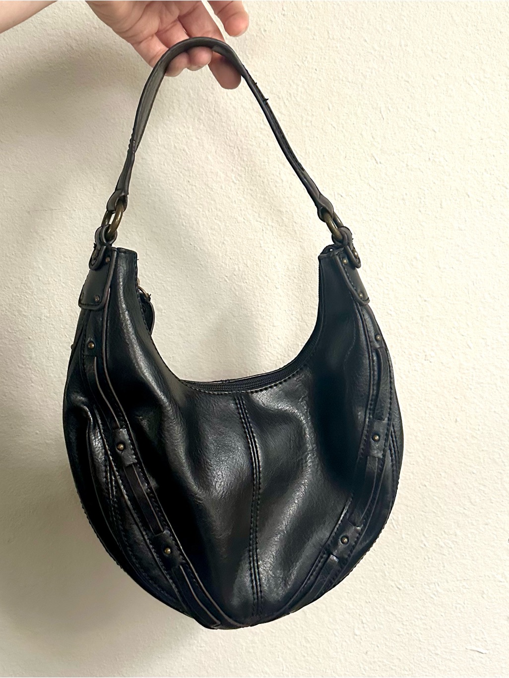 Liz Claiborne Black Leather Boho Bag Brown Interior Zippered Pouch